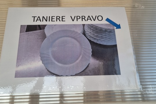 Odovzdávacie okienko v jedálni 1